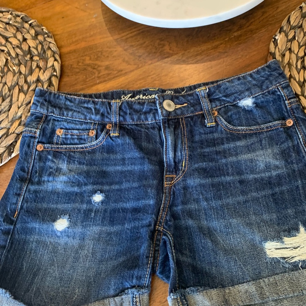 American Eagle distressed denim shorts size 00